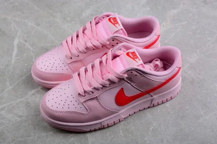Nike Dunk Low Triple Pink 