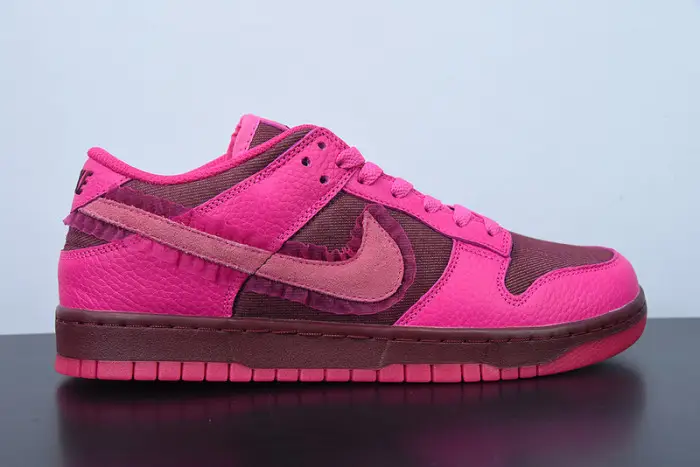 Nike Dunk Low Valentine's Day 
