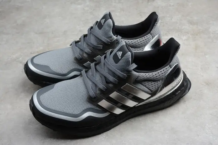 ADIDAS ULTRA BOOST “METALLIC SILVER” 