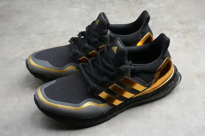 ADIDAS ULTRA BOOST LUXURIOUS METALLIC GOLD 