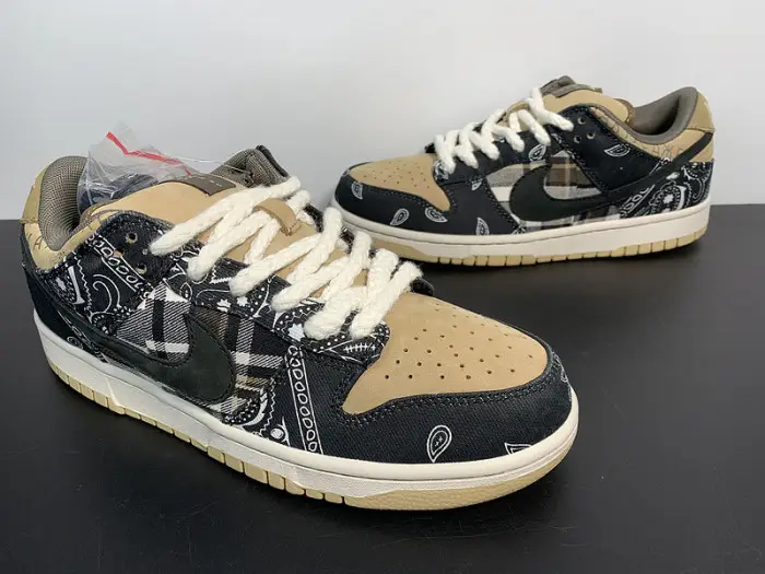 TRAVIS SCOTT X NIKE SB DUNK LOW TS 