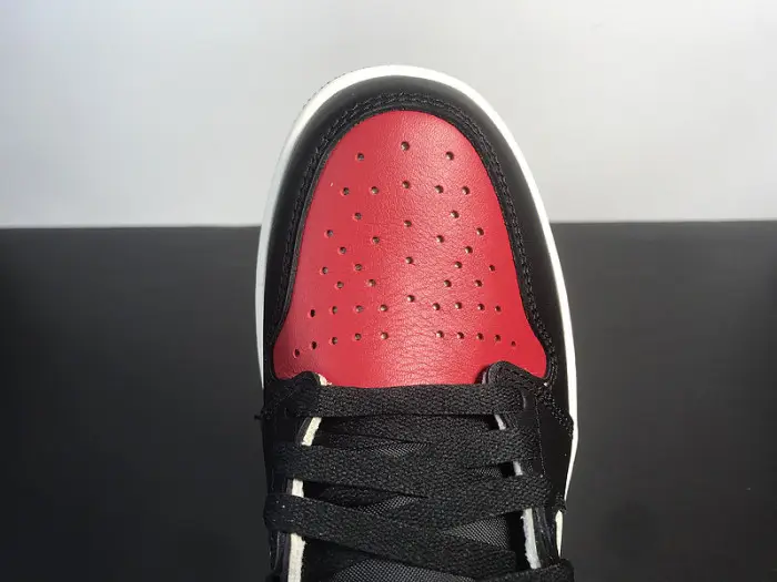 Air Jordan 1 Retro High OG 'Bred Toe' 