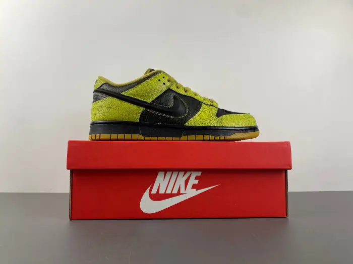 Nike Dunk Low QS Halloween Skull 