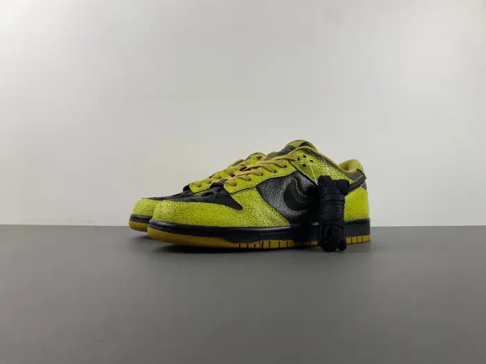 Nike Dunk Low QS Halloween Skull 
