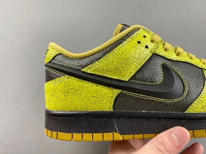 Nike Dunk Low QS Halloween Skull 