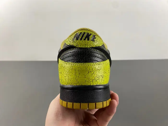 Nike Dunk Low QS Halloween Skull 