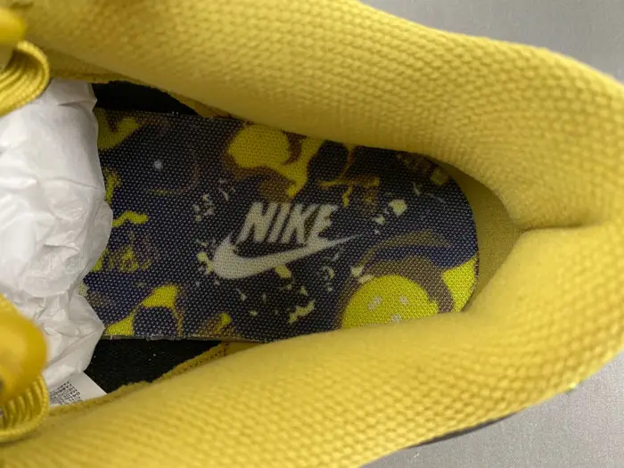 Nike Dunk Low QS Halloween Skull 