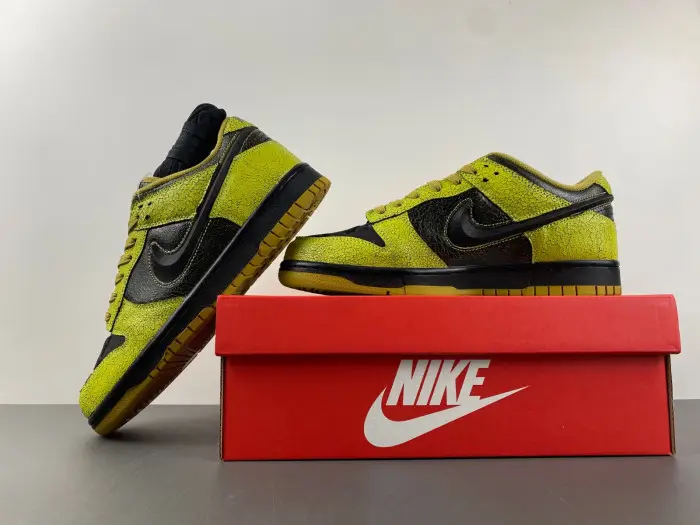 Nike Dunk Low QS Halloween Skull 