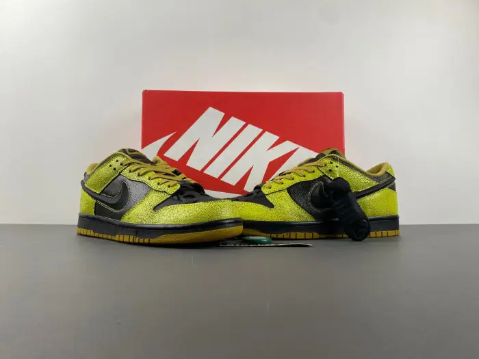 Nike Dunk Low QS Halloween Skull 