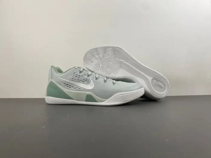 Nike Kobe 9 EM Low Protro Light Silver Steam 