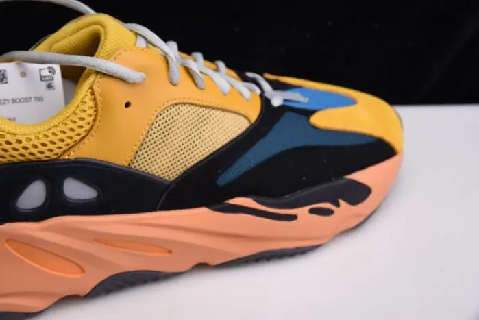 Adidas Yeezy Boost 700 