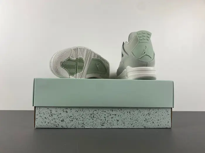 Air Jordan 4 “Seafoam” 