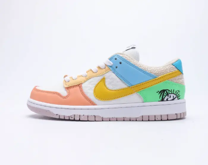 Nike Dunk Low SE Sun Club 