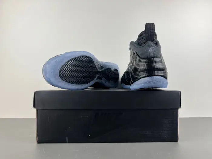 Nike Air Foamposite One “Carbon Fiber” 