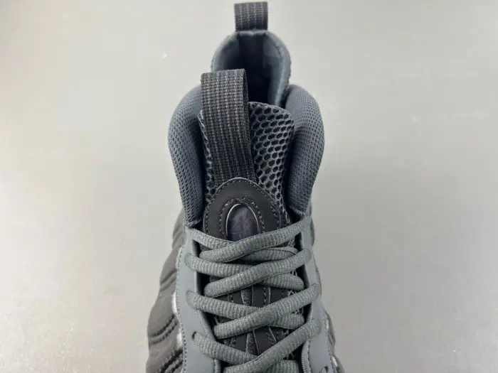 Nike Air Foamposite One “Carbon Fiber” 
