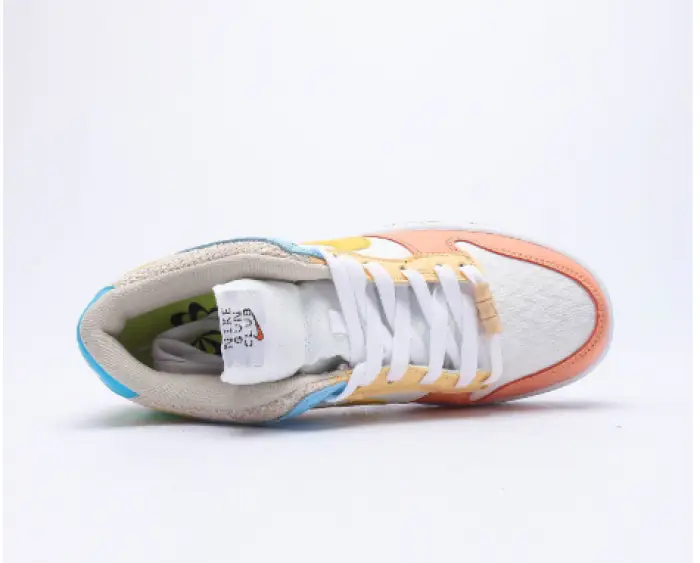 Nike Dunk Low SE Sun Club 