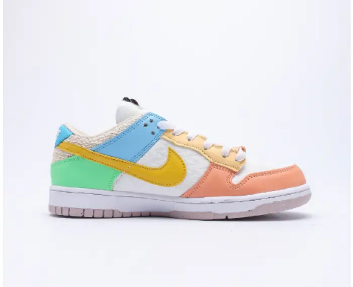 Nike Dunk Low SE Sun Club 