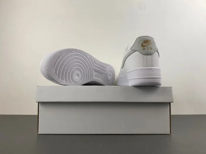 Nike Air Force 1 Low White Grey Gold 
