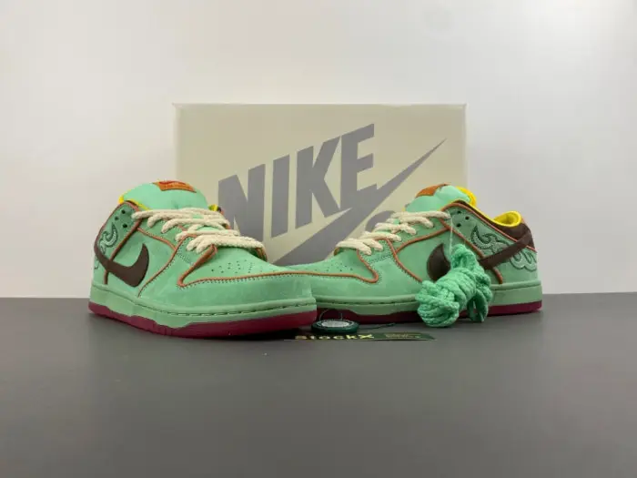 Nike SB Dunk Low Rodeo Tourmaline 