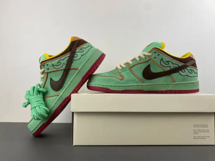 Nike SB Dunk Low Rodeo Tourmaline 