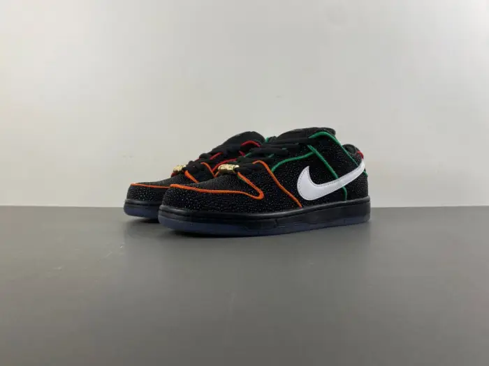 Nike SB Dunk Low Bronx Girls Skate 