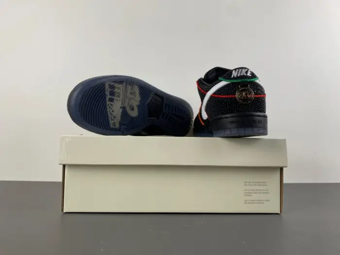 Nike SB Dunk Low Bronx Girls Skate 