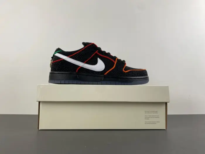 Nike SB Dunk Low Bronx Girls Skate 