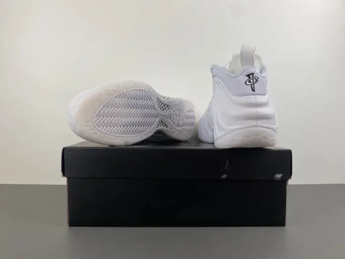 Nike Air Foamposite One Triple White 